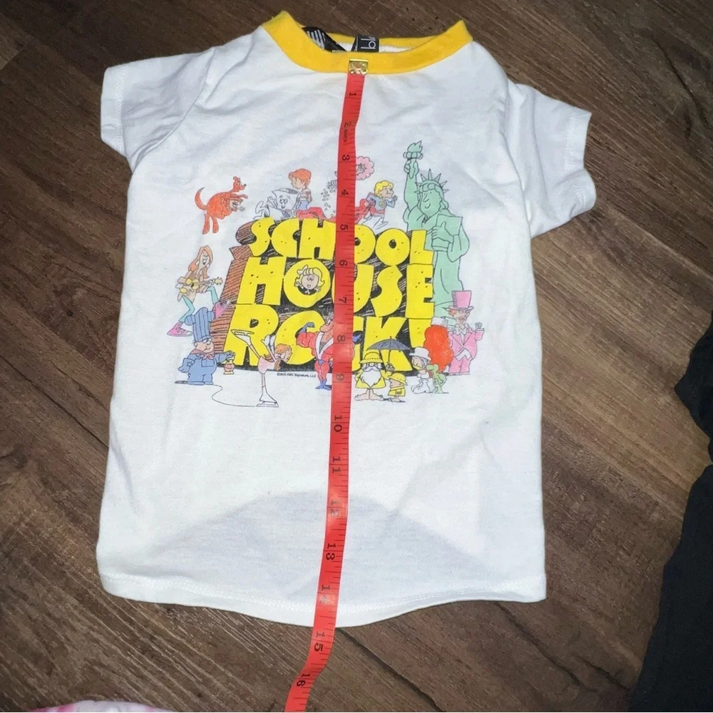 Like new! 90’s theme PetSmart Pet T-shirts